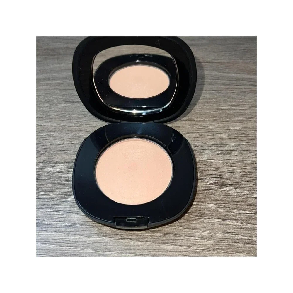 Elizabeth Arden Flawless Finish Makeup in Cream 05